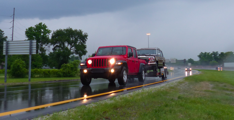 Illustration for article titled What It Was Like Towing a Free Jeep Grand Wagoneer With the 2020 Jeep Gladiator